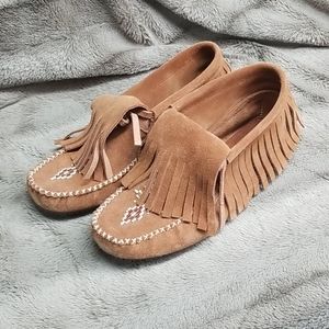 EUC Manitobah Vibram Soled Moccasins